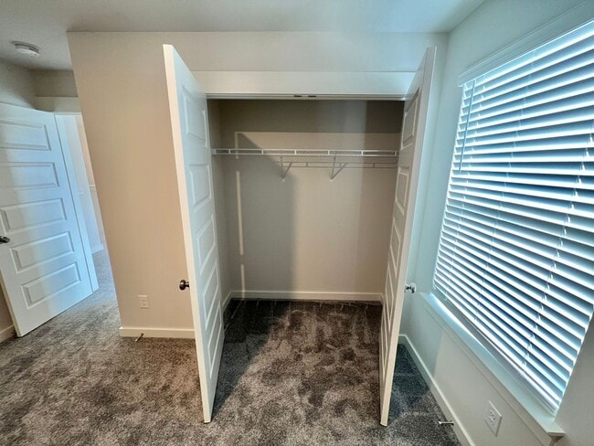 Building Photo - 5 Bed, 3.5 Bath Home w/ 2 Car Garage in Harvest Point