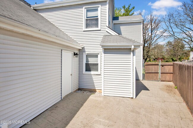 Building Photo - 6 Stowe Ct