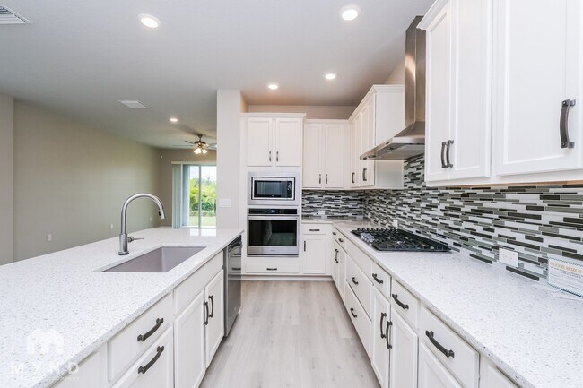 Building Photo - 5530 Silver Sun Dr
