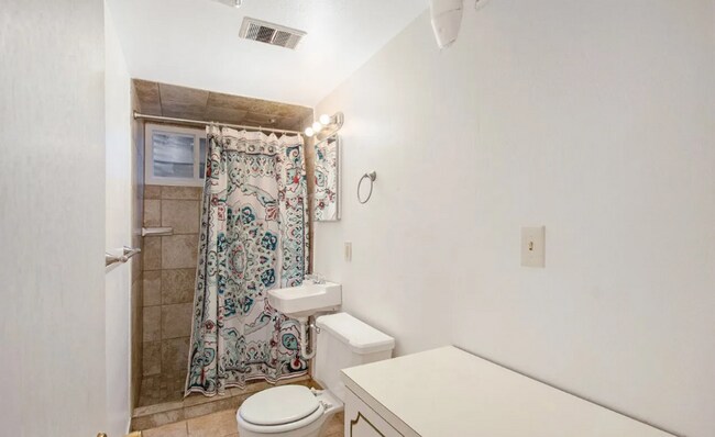 Building Photo - 1920 Springfield Dr