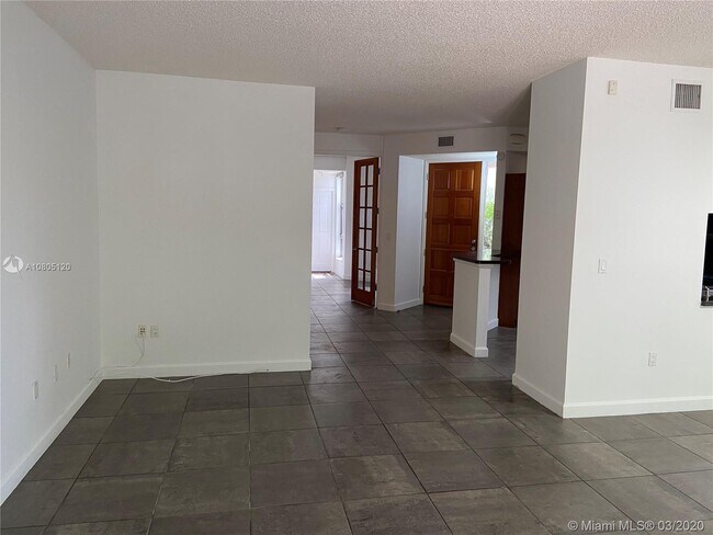 Building Photo - 3475-10 Mystic Pointe Dr