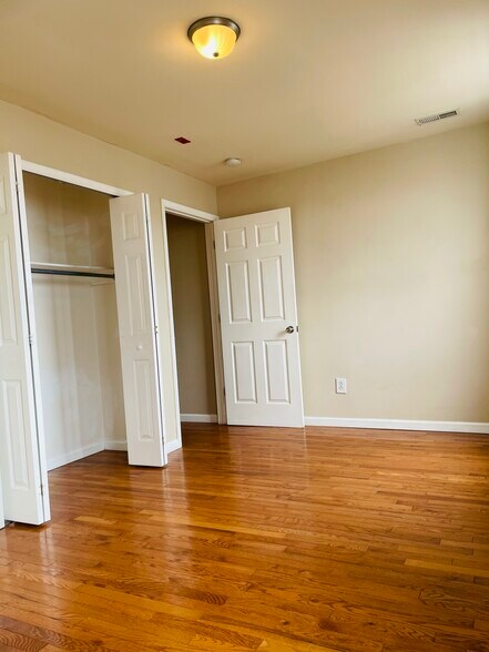 Closet - 1520 Moore St