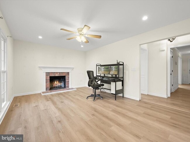 Building Photo - 8806 Admiral Dr