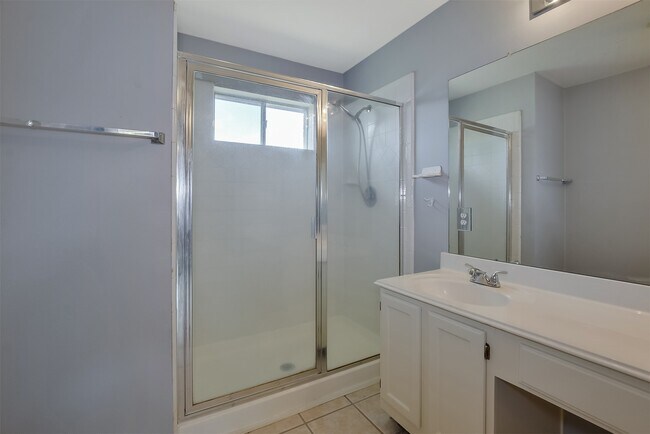 Building Photo - 855 Lake View Dr