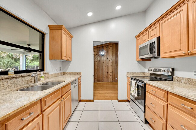 Building Photo - 17717 Bridle Ln