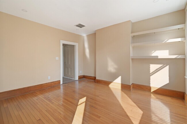 Building Photo - 276 4th St