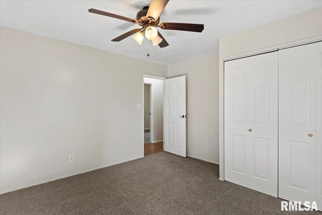 Building Photo - 400 Lexington Heights Dr