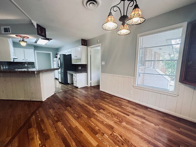 Building Photo - 425 Zephyr Dr