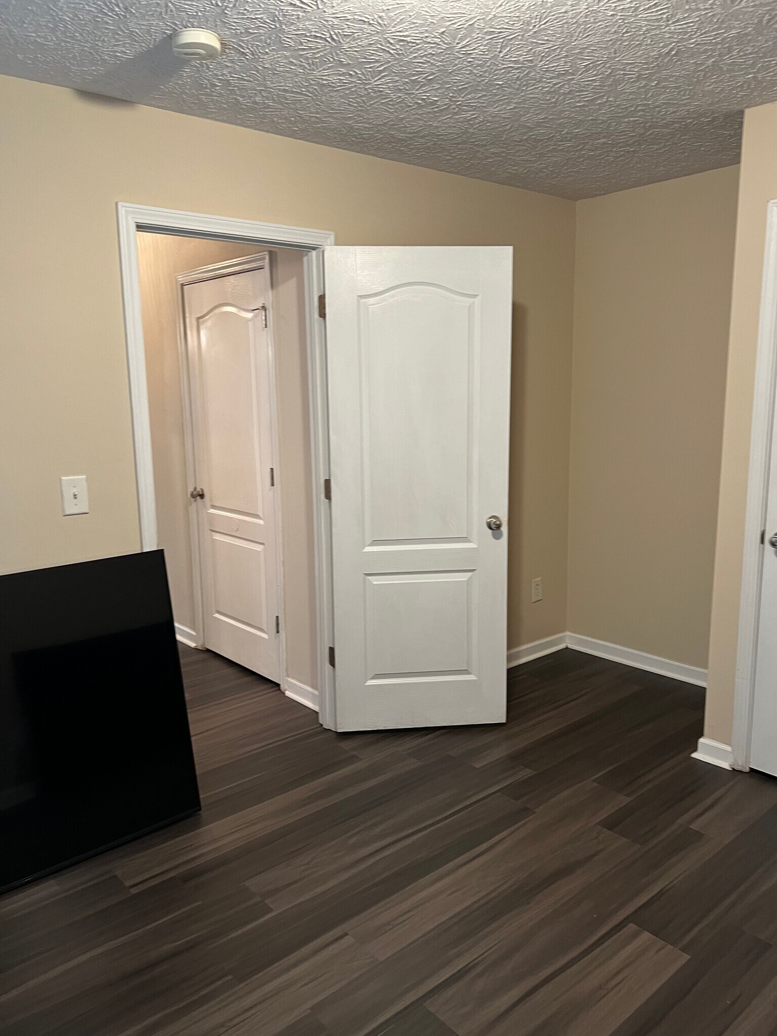 Building Photo - 827 Hannah Ct