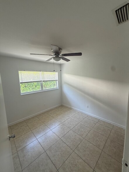 Building Photo - 623 92nd Ave N