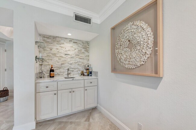 Building Photo - 5279 Fountains Dr S
