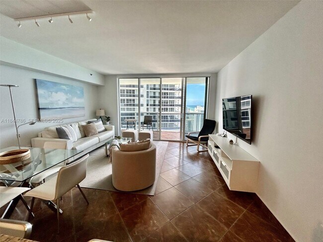 Building Photo - 1830 S Ocean Dr