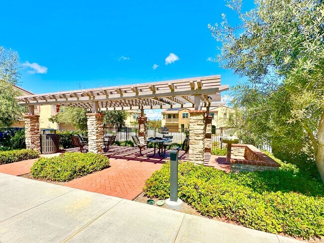 Building Photo - Lovely, Light & Bright, Two-Story, Detached Home in the Desirable Wildgrove Community of Vista!