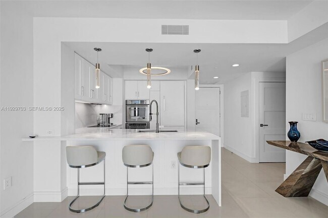 Building Photo - 2831 N Ocean Blvd