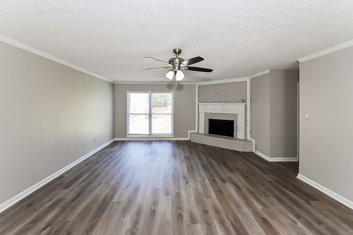 Building Photo - 9008 Country Leaf Cove