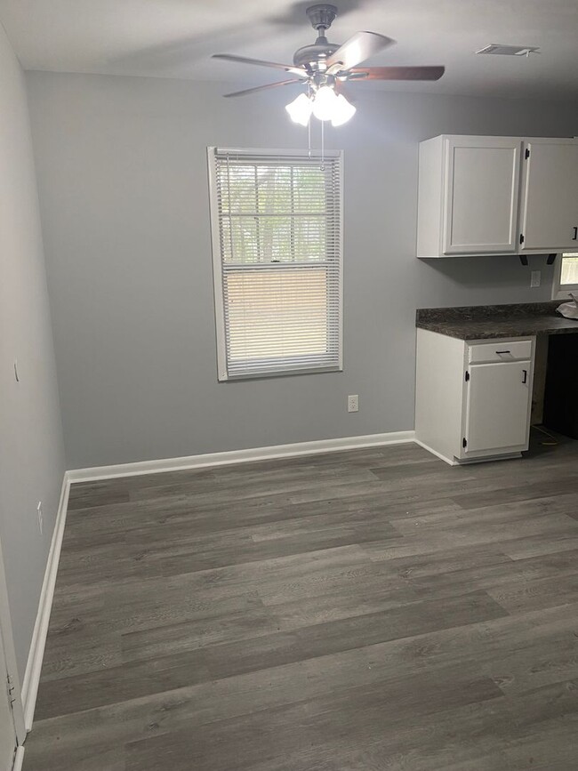 Building Photo - Beautiful 3 Bedroom Ranch in Goose Creek