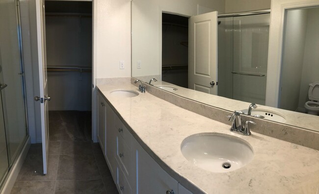 Building Photo - Newly Renovated 2 Bedroom Condo in Anaheim