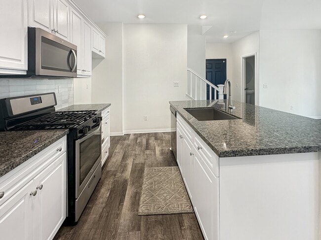 Building Photo - 27607 Sawtooth Ln