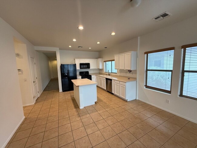 Building Photo - BEAUTIFUL 4 BEDROOM HOME IN JOHNSON RANCH