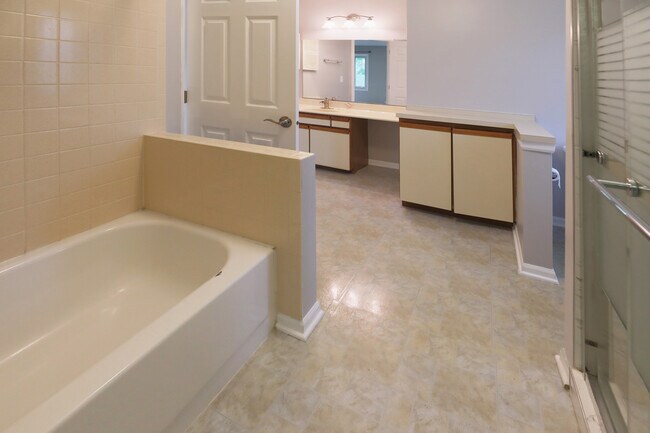 Building Photo - 329 Redwing Dr