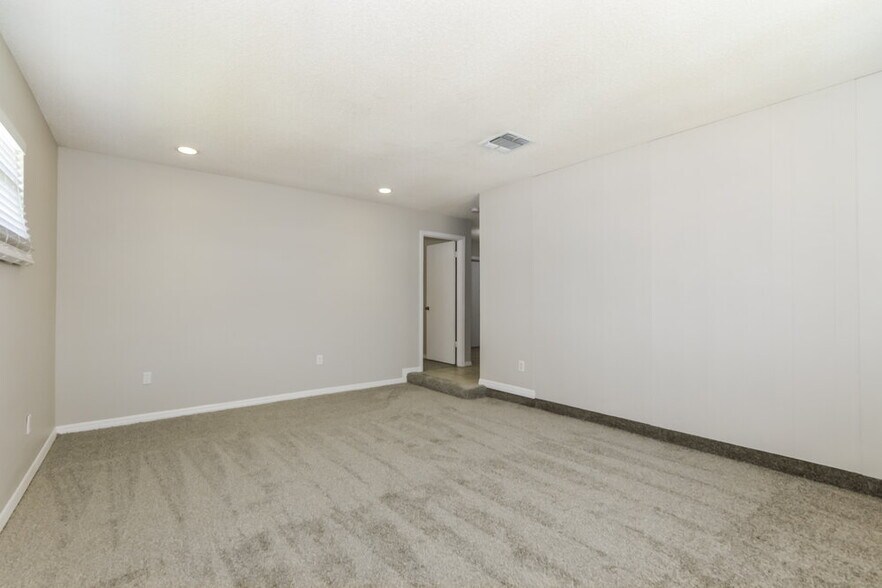 Building Photo - 8564 Cedar Cove Dr