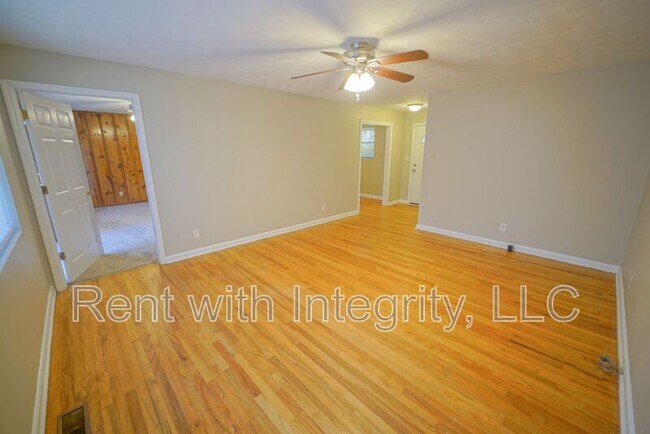Building Photo - 1804 Skyland Dr