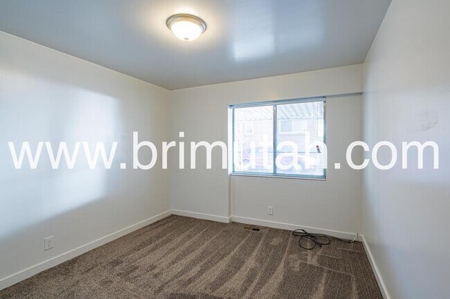 Building Photo - 1877 Osage Orange Ave S