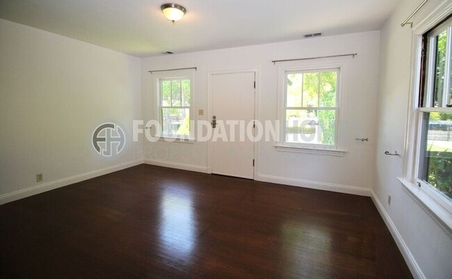 Building Photo - 2022 Fifth Ave