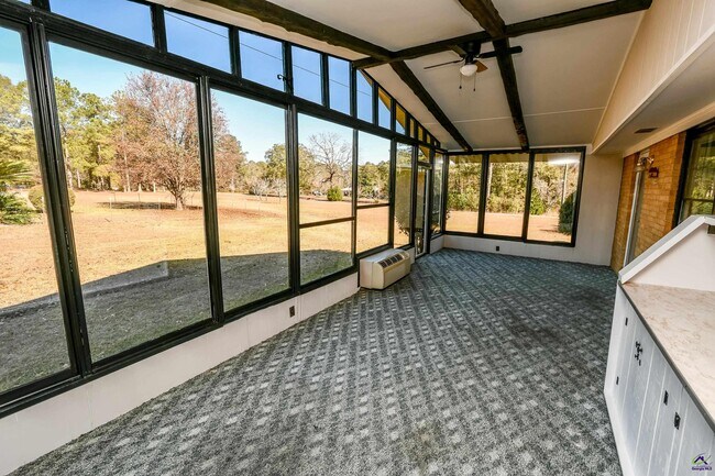 Building Photo - 467 SR 96