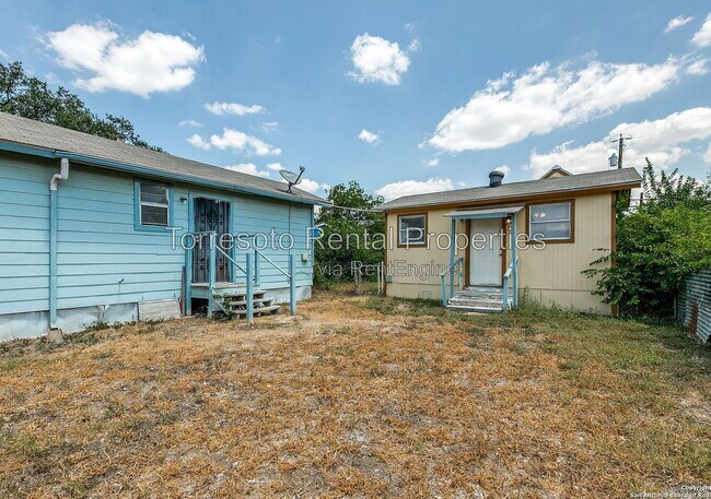 Building Photo - 611 Rochambeau St
