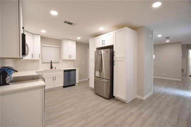 Building Photo - 8600 Fathom Cir