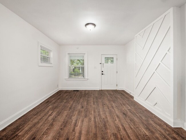 Building Photo - 1359 N 6th St