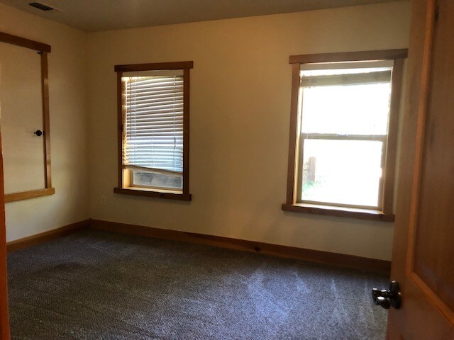 Building Photo - 31777 Lincoln Rd