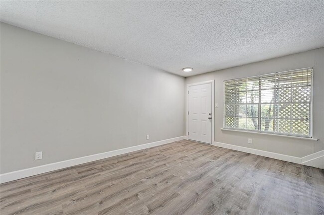 Building Photo - 1200 Banister Ln