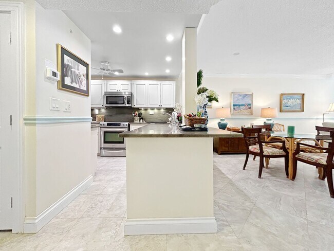 Building Photo - Luxurious Corner Unit with Stunning Floor-to-Ceiling Views! AVAILABLE MAY 4