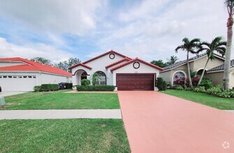 Building Photo - 668 Lake Wellington Dr