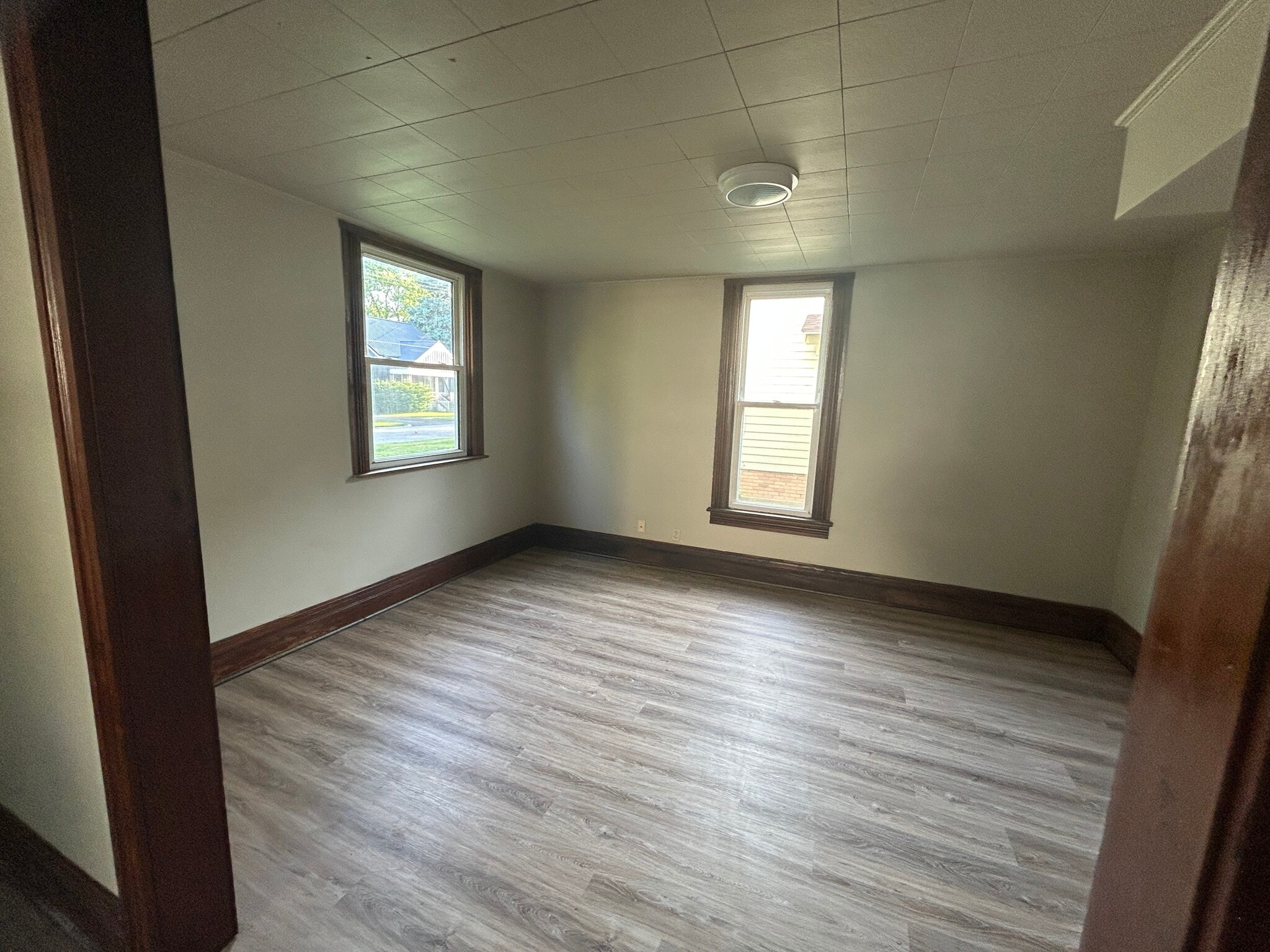 Living room 1 - 214 Ash Ave