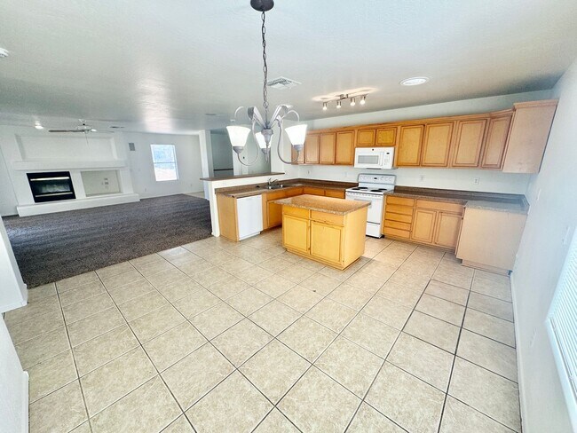 Building Photo - 2106 W Alta Vista Rd