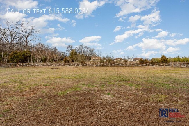 Building Photo - 3BR/2BA Ranch on 1 acre with Fenced Yard a...