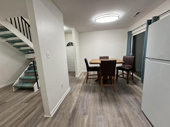 Building Photo - 314 College Park Dr