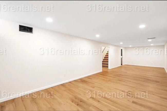 Building Photo - $1795 - 4 bed 2 bath - Single Family Home