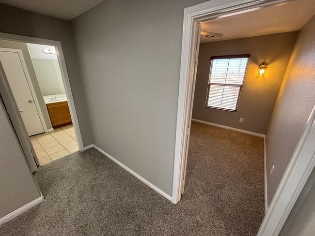 Building Photo - Beautiful 4Bed/3Bath/2Car home located between Summerlin/Providence area