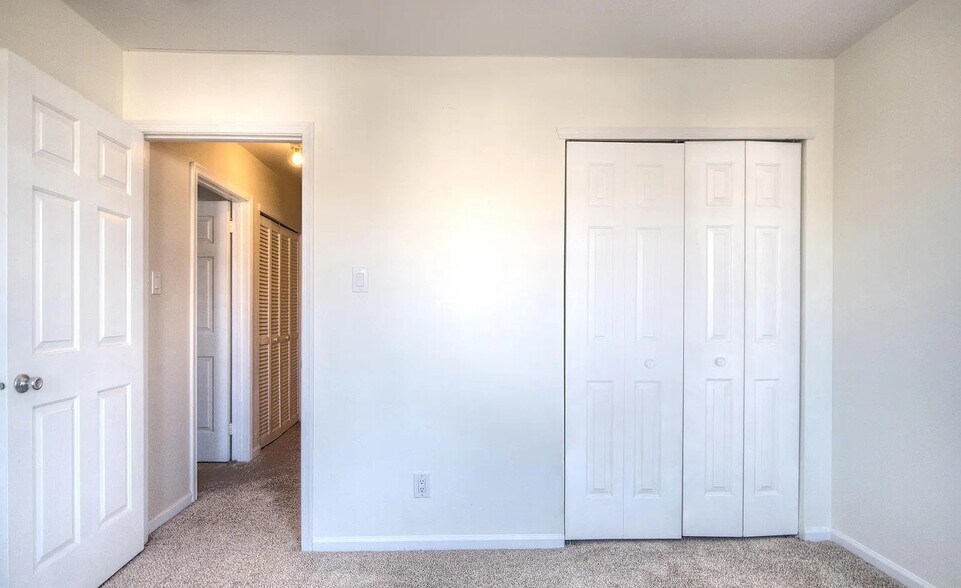 Building Photo - 4402 Aberdeen Ln