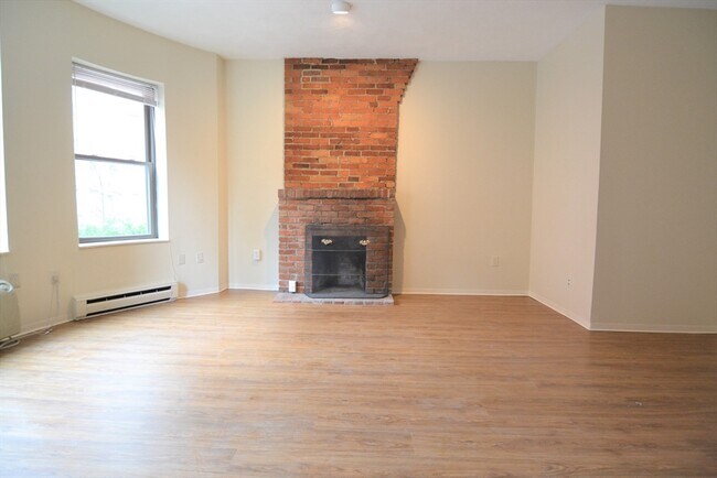 Building Photo - 67 St Germain St