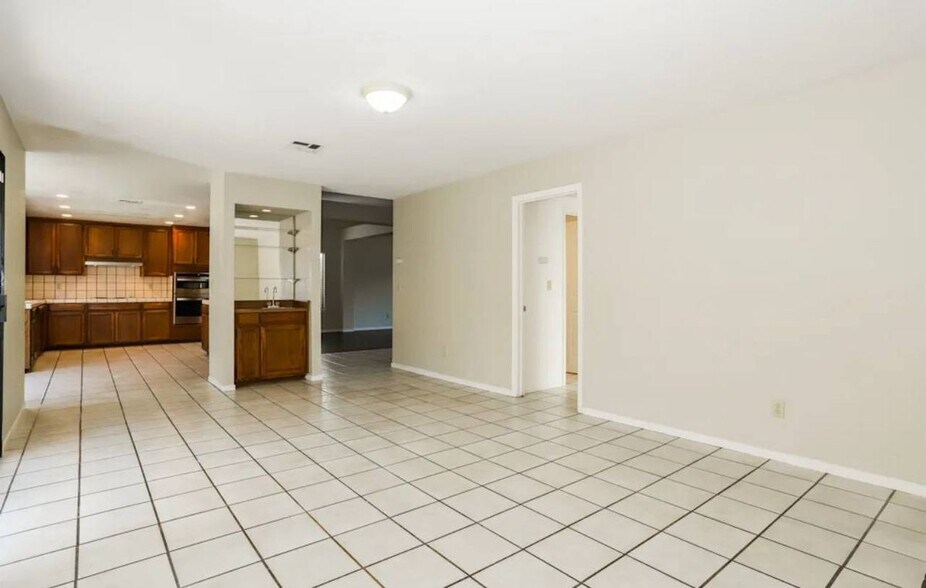 Building Photo - 40040 Pasadena Dr