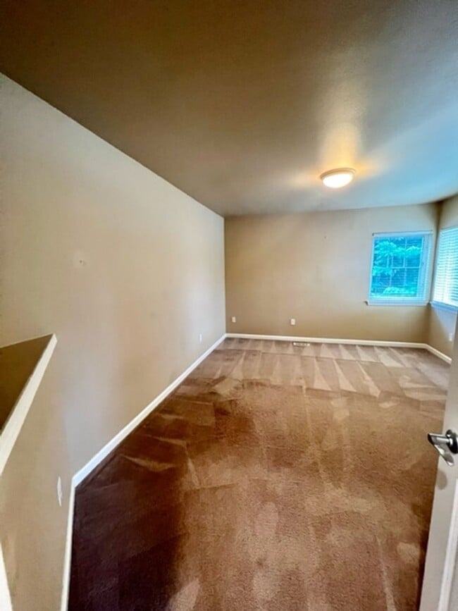 Building Photo - Kent Duplex