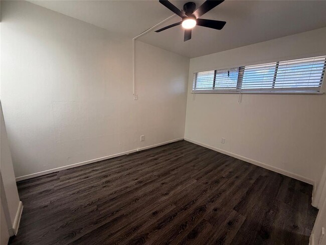 Building Photo - 3304 Red River St