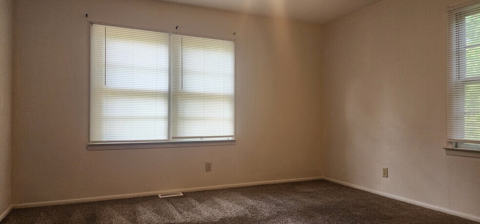 Building Photo - 1975 Thomas Drive