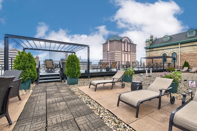 Building Photo - 270 E Highland Ave