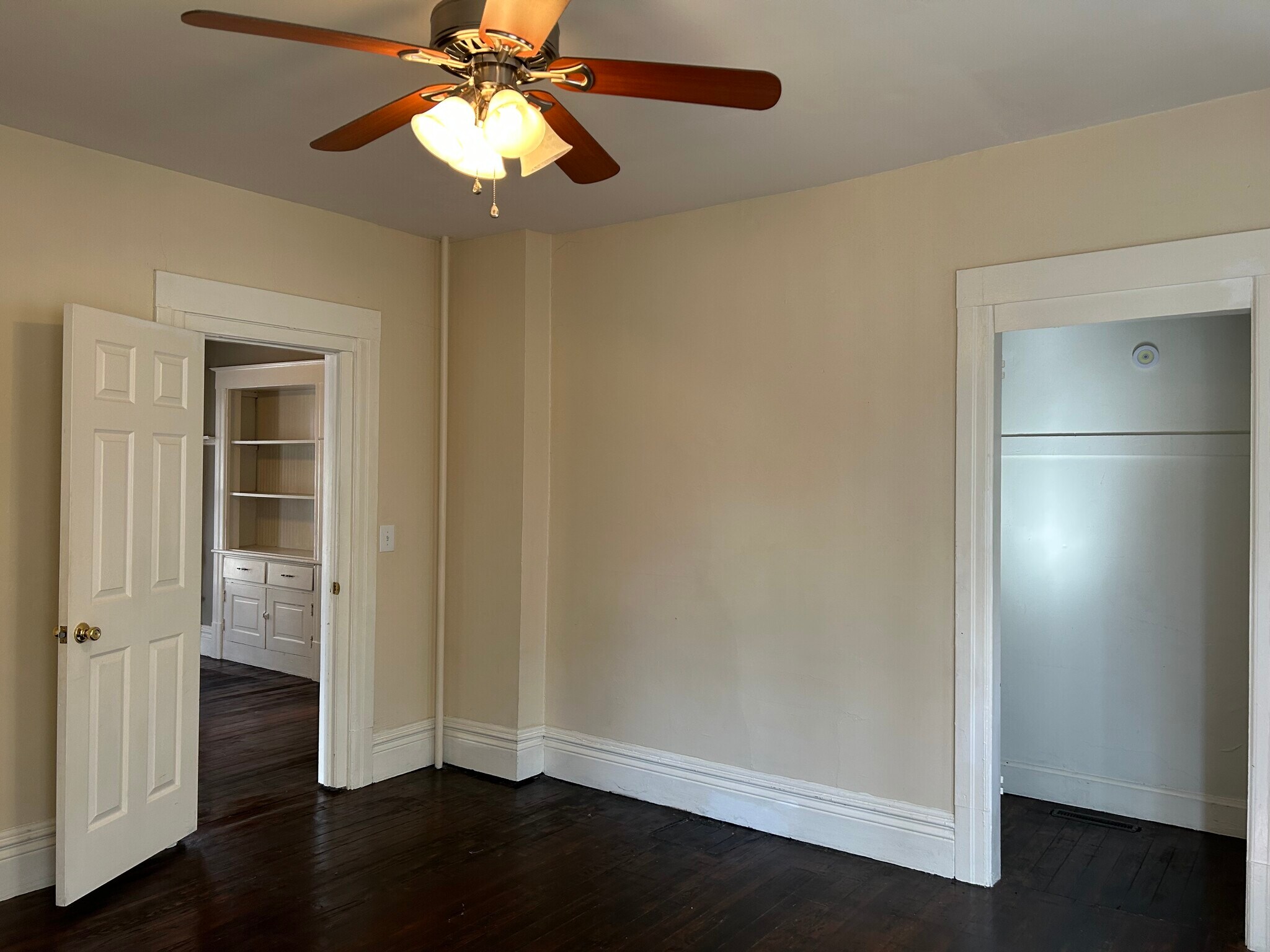 Building Photo - 503 W Allen St